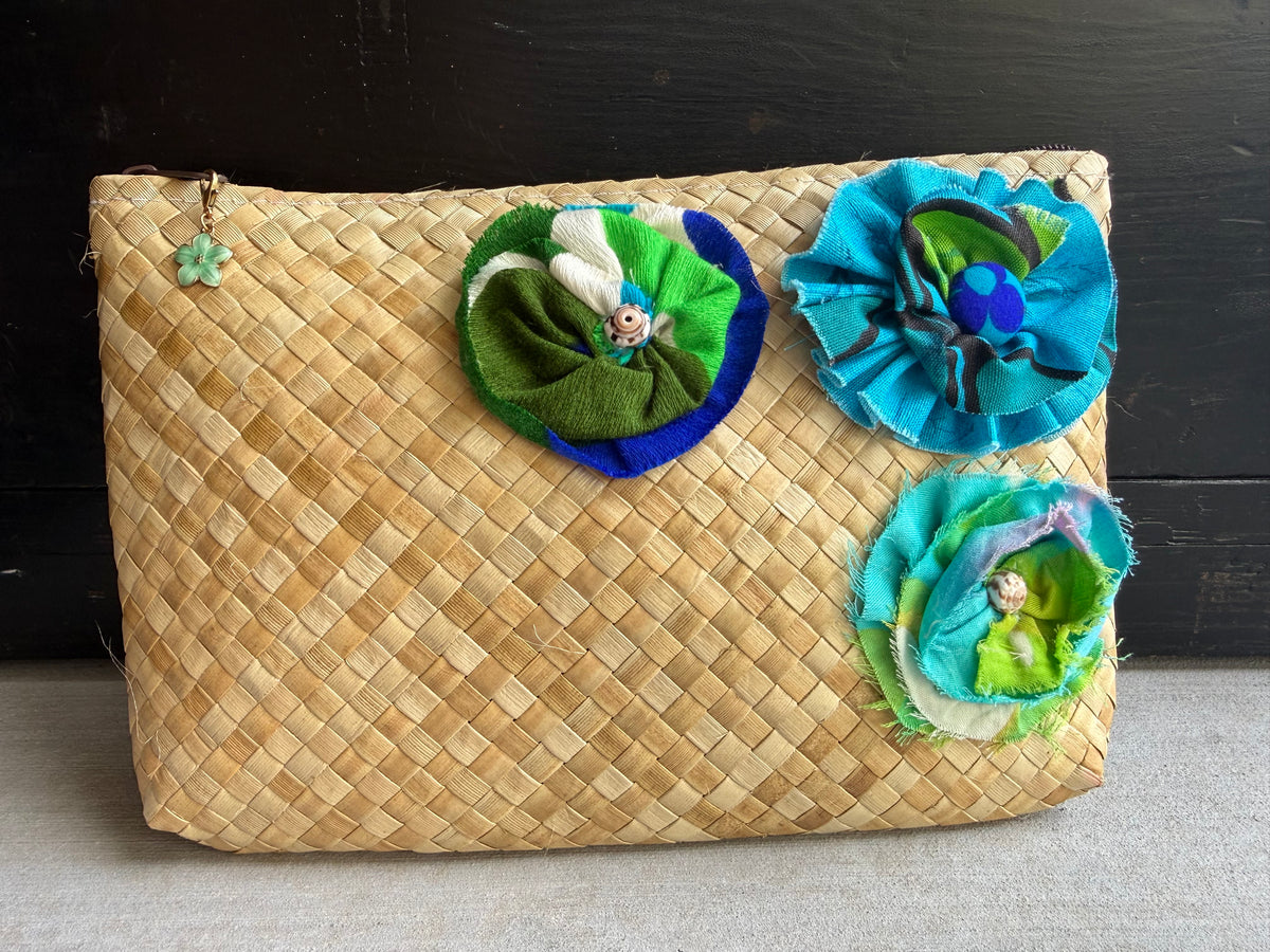 Lauhala Pua ‘Eke Pouch Medium - Aqua