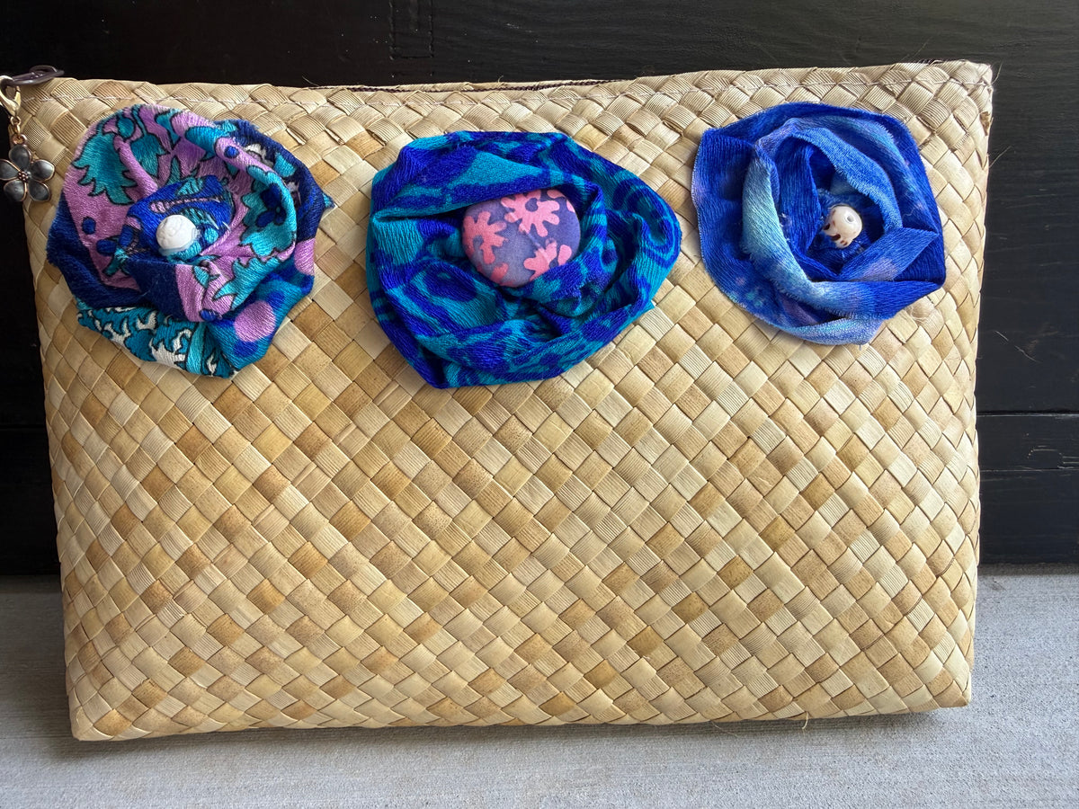 Lauhala Pua ‘Eke Pouch Large - Dark Blue