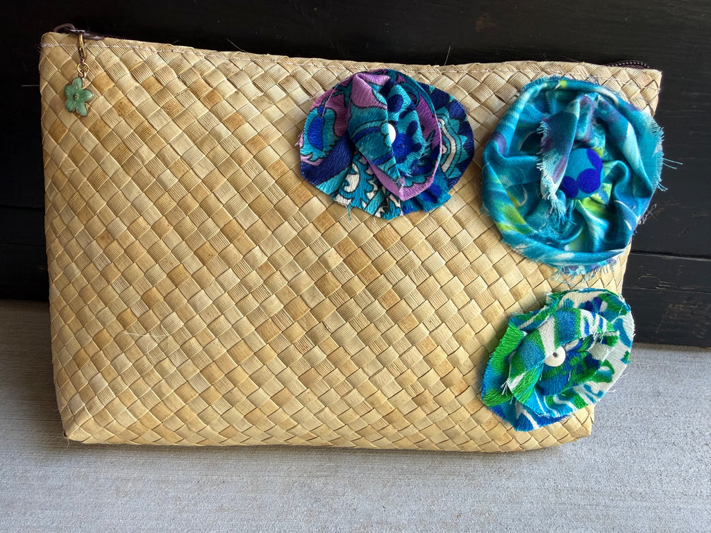 Lauhala Pua ‘Eke Pouch Medium - Teal