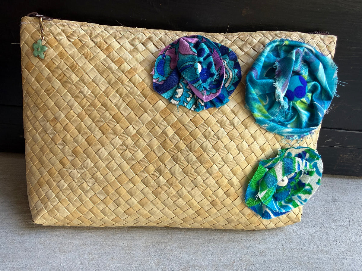 Lauhala Pua ‘Eke Pouch Medium - Teal