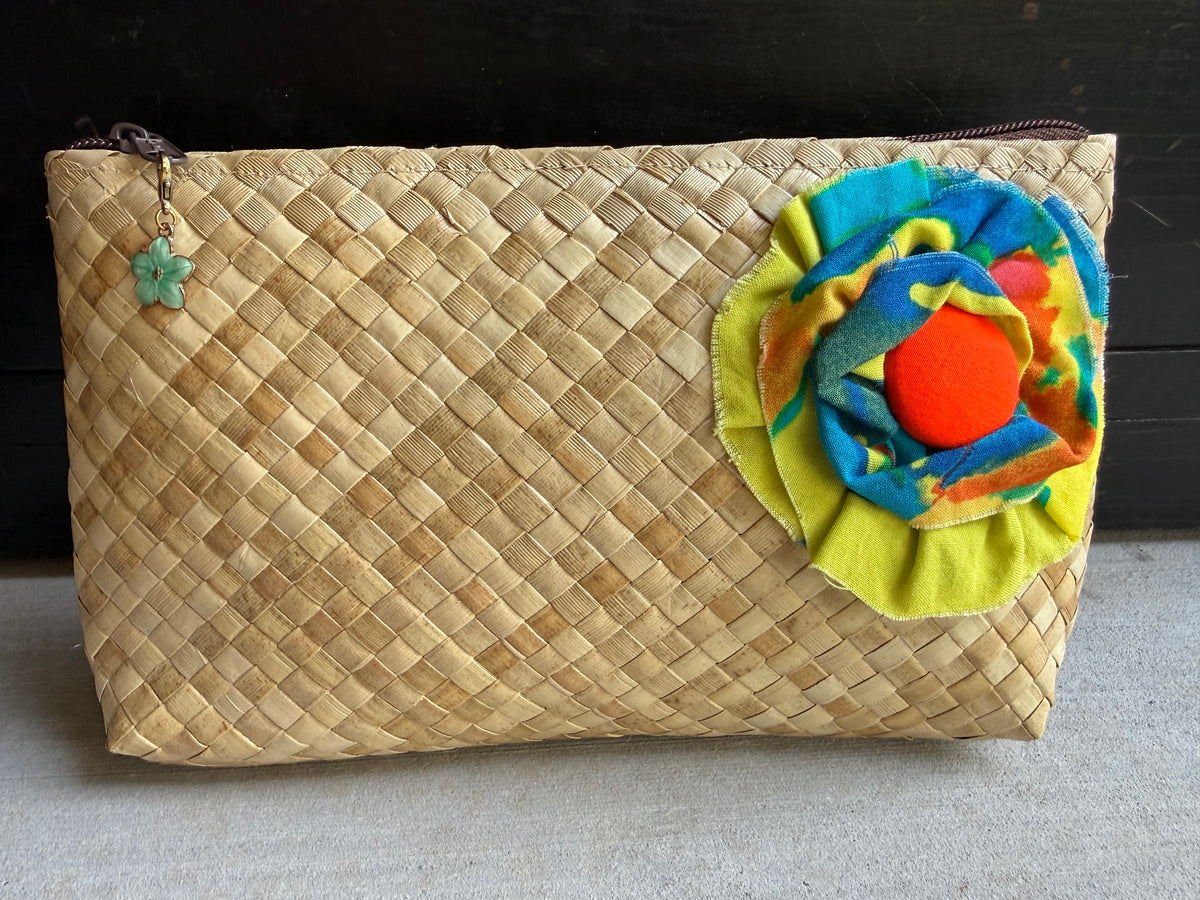 Lauhala Pua ‘Eke Pouch Small - Aqua / Yellow
