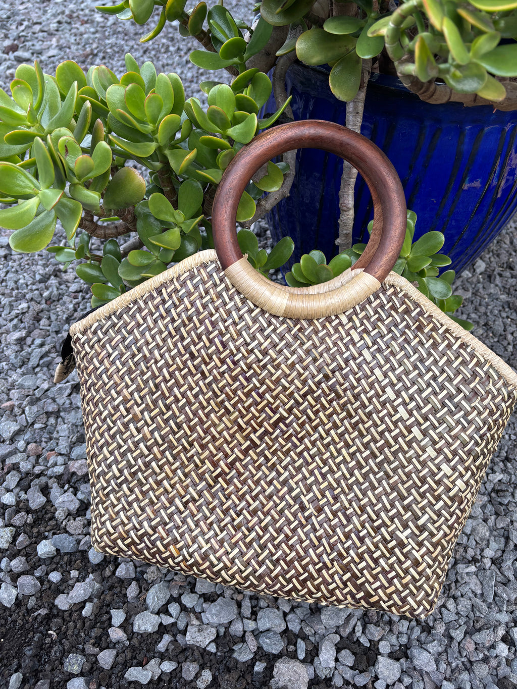 Lauhala Pua ‘Eke Trapeze Tote Handbag - Green Monstera